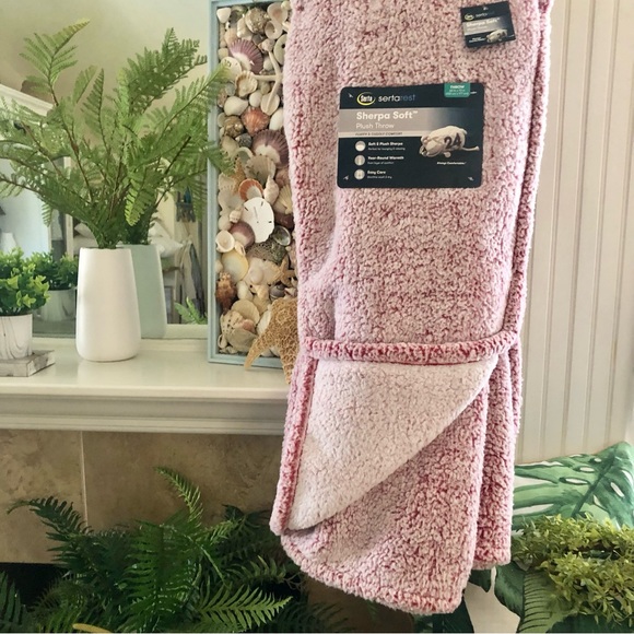 Serta Bedding Nwt Serta Sherpa Super Soft Punk White Throw Poshmark